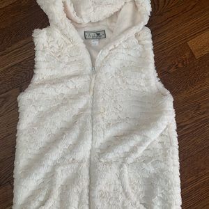 Girls Widgeon ivory faux fur vest